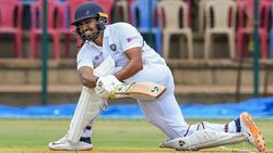 இங்கி., பவுலர்களின் கண்களை வேர்க்க வைத்த ஹீரோ - 'முச்சதம்' கருண் நாயர் எங்கே?