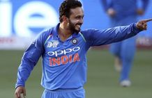 கேதர் ஜாதவக்கு எதுக்குப்பா 2 கோடி.... என்ன வியூகம் வகுக்கிறது ஐதராபாத் அணி? விமர்சிக்கும் ரசிகர்கள்