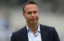 தகுதியே இல்லை.. பிச்சை எடுக்காதீங்க.. வெற்றிக்கு பின் திமிராக பேசிய இங்கிலாந்து புள்ளி.. விளாசல்