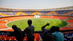 ப்பா... உலகின் பெரிய மைதானம்... மோதேரா மைதானம் குறித்து ஆச்சர்யப்பட வைக்கும் தகவல்கள்.. செம பின்னணி