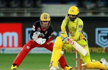 செம கோபம்.. ஒவ்வொரு பந்திலும் தோனிக்கு மெசேஜ் அனுப்பிய இளம் தமிழக வீரர்.. அதிர்ந்த மைதானம்!