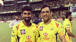 இந்த ஸ்பார்க்கை கூட பார்க்க முடியலைன்னா.. எதுக்கு கேப்டனா இருக்கணும்.. இப்படி மாட்டிகிட்டாரே தோனி!