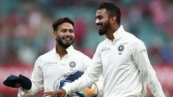 ஒரு பவுலர விடல.. காட்டடி காட்டும் பண்ட்.. சதமடித்து அசத்தல்.. அனல் பறக்கும் இண்ட்ரா ஸ்குவாட் மேட்ச்!