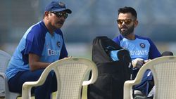 என்ன இப்படி பண்ணிட்டாரு.. இன்று காலையிலேயே வேகவேகமாக ஜோ ரூட்டிடம் சென்ற சாஸ்திரி.. ப்பா என்ன மனுசன்