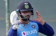 ஐசிசி மாத விருதை தட்டியிருக்காரு ரிஷப் பந்த்... கலக்குறீங்க ப்ரோ!