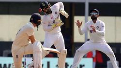 போட்டிக்கு நடுவே அடிக்கடி அனுப்பப்பட்ட மெசேஜ்.. டிக்ளேர் செய்ய அஞ்சிய இங்கிலாந்து.. காரணம் X பேக்டர்