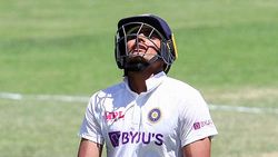 என்ன பண்ணிட்டு இருக்க.. கில்லை களத்திலேயே கோபமாக திட்டிய கோலி.. வெளியான வீடியோ.. பாவம்யா!