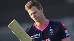 ஸ்மித்தை எடுக்க சண்டை போட்ட 2 அணிகள்.. யாருமே எதிர்பார்க்காத பரபர முடிவு.. டெல்லி கொடுத்த டிவிஸ்ட்!