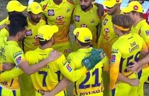 என்ன பண்ணிட்டு இருக்கீங்க.. இது கூட தெரியாதா? எகிறிய பிபி.. ஏலத்தின் போது சிஎஸ்கே செய்த பெரிய தவறு!