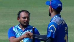 விஜய் ஹசாரே கோப்பையோட இறுதிப்போட்டி துவங்கியிருக்கு... உத்தரபிரதேச அணி பேட்டிங்