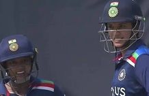 எவ்ளோ சந்தோஷமா இருந்துச்சு உங்களோட ஆட்டத்த பாக்கறதுக்கு... உற்சாகத்தில் துள்ளிய டாப்சி