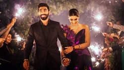 உண்மையில எல்லாமே அதிசயமா இருக்கு... மனைவியுடன் புகைப்படத்தை பகிர்ந்த பும்ரா!