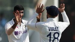 விளையாடலன்னாலும் பாராட்ட மறக்கலை புது மாப்பிள்ளை பும்.. பும்.. பும்ரா!