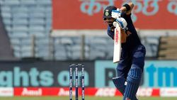 அரைசதம் மட்டுமே அடிச்சா எப்படி கேப்டன்... ரசிகர்கள் சதத்திற்காக வெயிட்டிங்.. பார்த்து செய்ங்க!