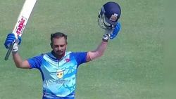 என்னங்க இவர் அடங்க மாட்டேங்கறாரு... இளம் வீரரின் அதிரடி 4வது சதம்... மிகச்சிறப்பு!