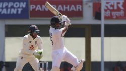 நீண்ட நாள் காத்திருப்பு...சொந்த ஊர் அணி கூட ஒதுக்கியது..வருத்தப்பட்ட புஜாரா...வாய்ப்பளிப்பாரா தோனி?