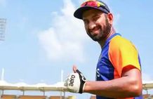 அடி தூள்... பயிற்சியில அதிரடி காட்டிய புஜாரா... வீடியோ சும்மா அள்ளுது!