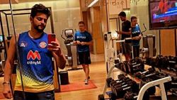 குவாரன்டைனை முடிச்சிட்டாரு சின்ன தல... இன்னைல இருந்து ஐபிஎல் பிராக்டீச துவக்கியிருக்காரு!