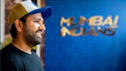 நேத்து நைட் இங்கிலாந்து தொடர்.. இன்னைக்கி மும்பை இந்தியன்ஸ் கேம்ப்... சூப்பர் ஹிட்மேன்!