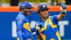 தெறிக்க விட்ட சேவாக்; கிளாசிக் ஷாட்டால் பிரமிப்பூட்டிய சச்சின்... சொர்க்கத்தில் மிதந்த ரசிகர்கள்!