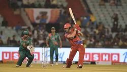 வயசானாலும் கெத்து குறையாத பீட்டர்சன்... 17 பந்துகள்ல 42 ரன்கள்.. பறந்து பறந்து அடித்து அதிரடி!