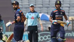 போட்டிகள்ல விளையாடாதபோது வீரர்களுக்கு குளிர்பானம் கொடுத்து உற்சாக படுத்தினேன்... சிறப்பான ஷிகர்!