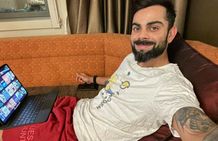 எப்படீல்லாம் புகுந்து புகுந்து சாதனை செய்யறாரு கேப்டன்... இது என்ன புதுசா இருக்கு!