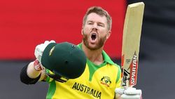 காயத்தில இருந்து மீண்டு வர்றதுக்காக கடுமையா உழைக்கிறாரு... வார்னர் பத்தி கோச் சொல்லியிருக்காரு!