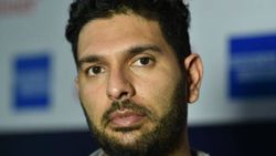 இதனால் தான் 5வது சிக்ஸர் அடிக்கலயா.... நல்ல வேலை எதிரணி தப்பிச்சாங்க.... உண்மையை உடைத்த யுவராஜ் சிங்