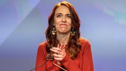 ஐபிஎல்.. 8 உங்க நாட்லதான் இருக்காங்க.. அவங்க பாதுகாப்புக்கு யார் பொறுப்பு? பதறியடித்த நியூசி. டீம்!