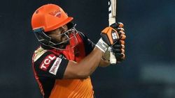 மதிக்கவே இல்லை.. ஜாதவ் வந்ததும்.. தோனி செய்த அந்த காரியம்.. வீடியோவில் பதிவான பரபரப்பு சம்பவம்!