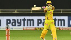 இன்னொரு ஜாம்பவானும் அவுட்டா? நொண்டியபடி நடந்து சென்ற வீரர்.. தோனிக்கு வந்த புது சிக்கல்.. பின்னணி!