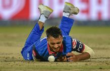 ஆளையே காணாம்.. அவருக்கு என்னதான் ஆனது? கொரோனாவால் பாதிக்கப்பட்ட ஐபிஎல் வீரர்.. ரசிகர்கள் குழப்பம்