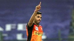 தொடையில வலி... 3 ஓவர்களை மட்டுமே போட்ட பௌலர்... போட்டியில இருந்து பாதியிலயே வெளியேற்றம்