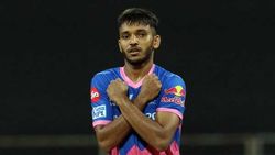 தல... சின்ன தல... ஒவ்வொருத்தரா பெவிலியனுக்கு அனுப்பிய ராஜஸ்தான் பௌலர்... மிகச்சிறப்பு!