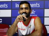 7 மணி பயிற்சிக்கு 4 மணிக்கே மைதானத்துக்கு வந்துடறாரு... மூத்த வீரரை பத்தி தினேஷ் சொல்லியிருக்காரு