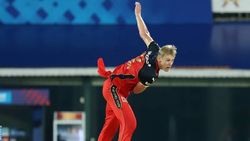 என்னப்பா இது.. க்ருணால் பாண்டியாவுக்கு நேர்ந்த ஷாக் சம்பவம்.. முதல் போட்டியிலேயே மிரட்டிய ஜேமிசன்