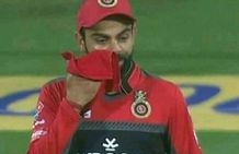 கண்ணே கலங்கிடுச்சு.. பாவம்.. போட்டிக்கு நடுவே கோலிக்கு நடந்த சம்பவம்.. இரவோடு இரவாக அவசர சோதனை!