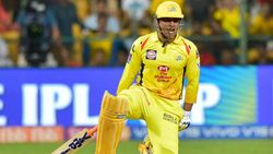 நேற்று வந்தவருக்காக ஒதுக்கப்பட்ட சீனியர் வீரர்.. ரிஸ்க் எடுத்த சிஎஸ்கே கேப்டன் தோனி..காரணம் என்ன?