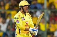 கடுகடுத்த முகம்.. களத்திலேயே கோபமாக கத்திய தோனி.. நேற்று நடந்த 