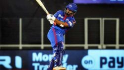 அடுத்தடுத்து பவுண்டரி.. மரணக்காட்டு காட்டிய பிரித்வி ஷா..மிரண்டு நின்ற கொல்கத்தா..டெல்லி அணி அபாரம்