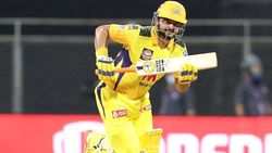 இந்த அளவுக்கு வெறியா.. சுரேஷ் ரெய்னாவுக்காக ரசிகர் செய்த காரியம்.. நெகிழ்ந்த சென்னை ரசிகர்கள்!