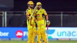 இதுதான் ஒரே வழி.. முக்கியமான நேரத்தில் தோனிக்காக விட்டுக்கொடுத்த ரெய்னா.. அப்படி செய்தது ஏன்?