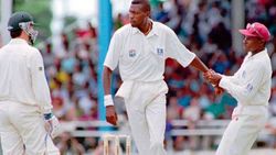 அவரு விளையாடுறத துட்டு கொடுத்து பாக்குறதுதான் சரி: இந்திய வீரரை புகழ்ந்த ஆம்ப்ரோஸ்!