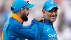 கோலி கூறிய ஒற்றை வார்த்தை... தோனி - கோலி நட்பால் நெகிழ்ச்சியடைந்த நெட்டிசன்ஸ்.. மரியாதையே தனி தான்!