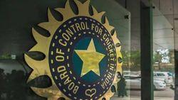 இப்படி ஒரு கெடுபிடியா? இங்கிலாந்து சுற்றுப்பயணத்திற்கான பிசிசிஐ-ன் திடீர் முடிவு..வீரர்கள் தான் பாவம்