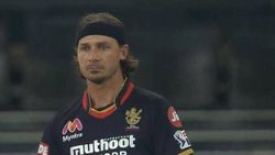 வார்னரை நீக்கியதற்கு பின்னால் மணிஷ் பாண்டே பஞ்சாயத்து.. அணிக்குள் சண்டை.. சர்ச்சை கிளப்பிய ஸ்டெயின்!