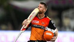 ஐபிஎல்: வெளிவந்த வார்னரின் 2வது முகம்.. சங்கடத்தில் சிக்கி தவிக்கும் ஐதராபாத் அணி.. போர்க்களம் உறுதி