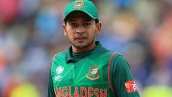 வாயைக் கொடுத்து 