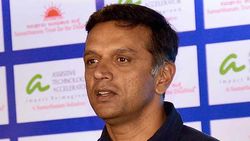 வம்பிழுக்க முயன்ற பத்தரிகையாளர்..!! திருப்பி கொடுத்த டிராவிட்..!! பிரஸ் மீட்டில் மாஸ்டர் ஸ்டோர்க்..